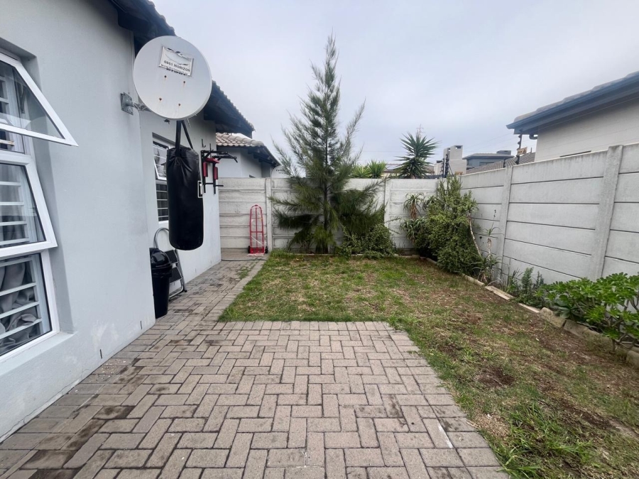 2 Bedroom Property for Sale in Parklands North Western Cape